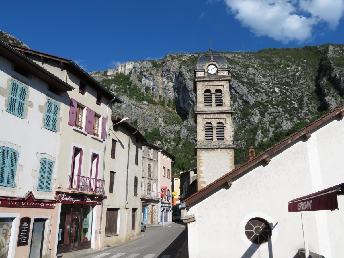 Ferienwohnung Au Bonheur Suspendu Pont-en-Royans Exterior foto