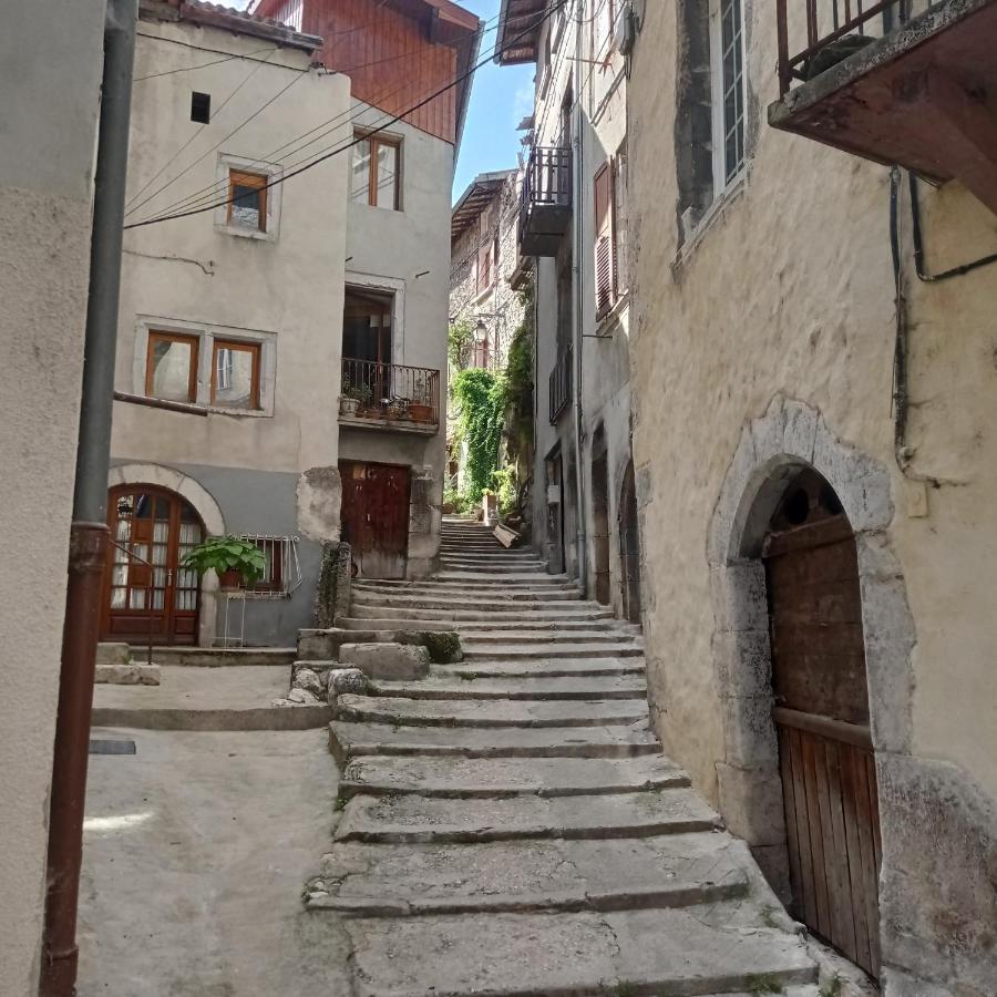 Ferienwohnung Au Bonheur Suspendu Pont-en-Royans Exterior foto