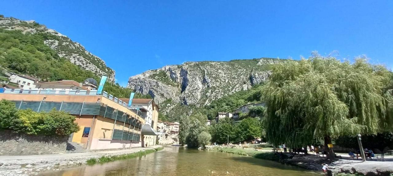 Ferienwohnung Au Bonheur Suspendu Pont-en-Royans Exterior foto